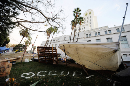 Los Angeles Police Move In To Evict Occupy LA Encampment