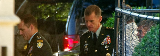 Gen. Stanley McChrystal (C) arrives at the White House in Washington,DC on June 23, 2010.