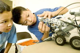 Students work on their robot, "Viper," at the 2008 Robot Rally.