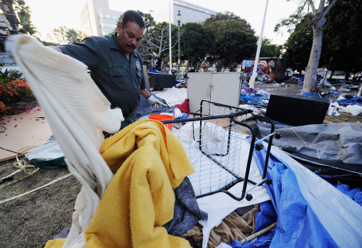 Los Angeles Police Move In To Evict Occupy LA Encampment