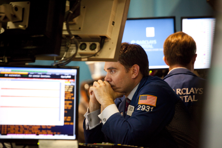 Dow Plunges 500 Points On Grim Global Economic Outlook