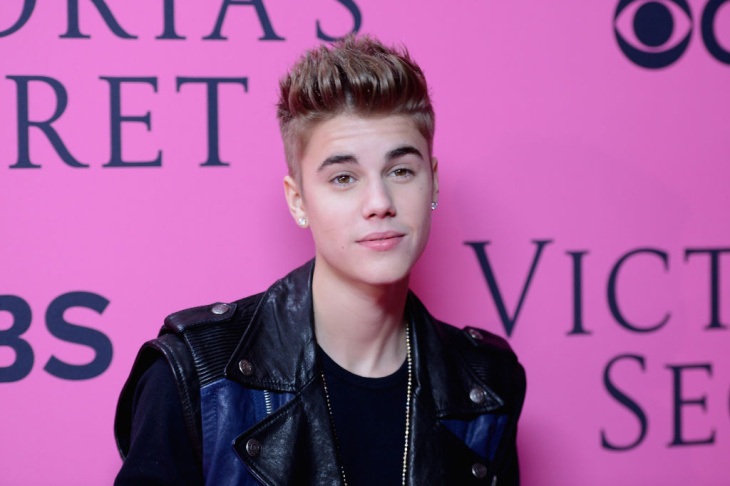 2012 Victoria's Secret Fashion Show - Pink Carpet Arrivals