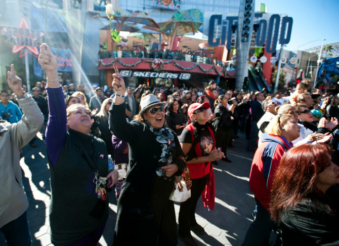Jenni Rivera Memorial - 11