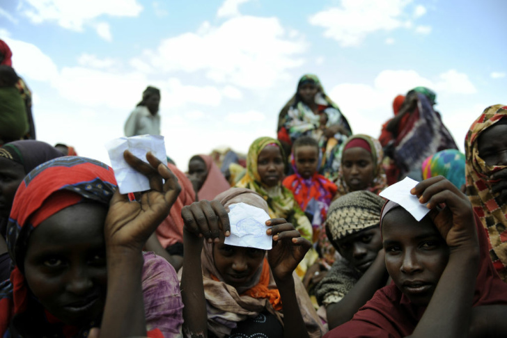 Young displaced Somali women along with