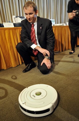 Colin Angle, American robot venture "iRo