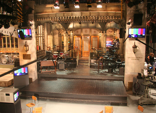 Lindsay Lohan will be hosting "SNL" this weekend but what woman might be more worthy and do a better job?