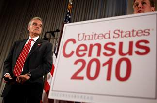 U.S. Census Bureau Director Robert Groves (L) holds an operational press briefing about the 2010 Census at the National Press Club June 2, 2010 in Washington, DC.