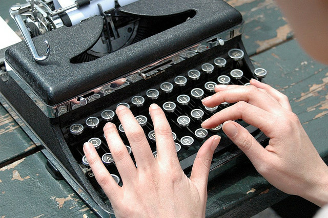 Why was Hermelin ridiculed for using a typewriter in New York City to make a few bucks for writing stories?