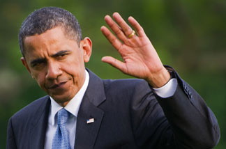 US President Barack Obama waves as he steps off Marine One on the South Lawn of the White House May 26, 2010, as he returns from a trip to the west coast.