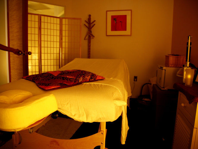 Creative Hands is a therapy center in Washington, D.C., that used daily deals when it opened last year. Instead of bolstering revenue, the deals left Creative Hands' owner in the red.