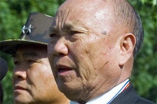 Former Hmong Gen. Vang Pao (right) in May 2000 during a wreath-laying ceremony at the Vietnam Memorial in Washington, D.C.