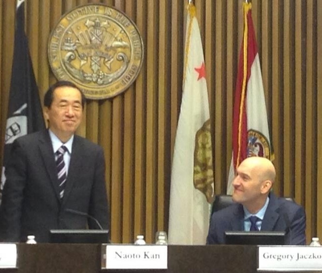 Japan’s former Prime Minster Naoto Kan (left) and Gregory Jaczko, the ex-chair of the Nuclear Regulatory Commission (NRC), at a meeting in San Diego on June 4, 2012 about the future of nuclear energy.