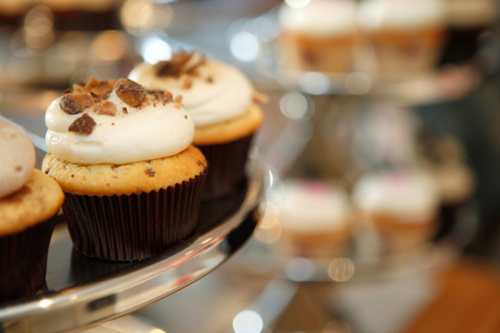 Stella & Dot VIP Trunk Show Benefiting The HollyRod Foundation at Georgetown Cupcake