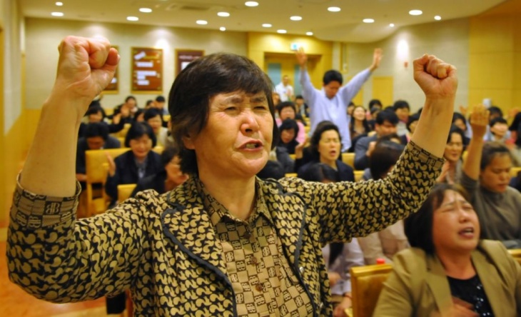 South Korean Christians pray against Lad