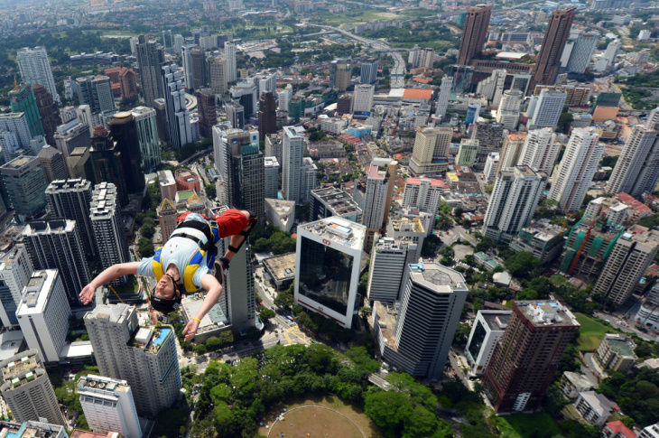 MALAYSIA-LIFESTYLE-BASEJUMPING