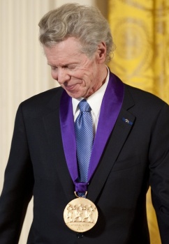 US President Barack Obama awards the 201