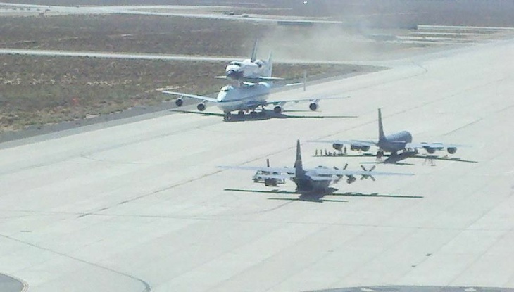 Endeavour landing at Edwards A.F.B