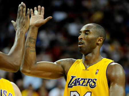 Sacramento Kings v Los Angeles Lakers