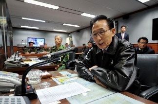 South Korean President Lee Myung-bak receives a briefing at the control center of the South Korean Joint Chiefs of Staff at the Defence Ministry on Nov. 23, 2010 in Seoul, South Korea.