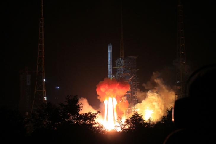 The Long March-3B carrier rocket carrying China's Chang'e-3 lunar probe blasts off from the launch pad at Xichang Satellite Launch Center in southwest China's Sichuan Province on Monday.