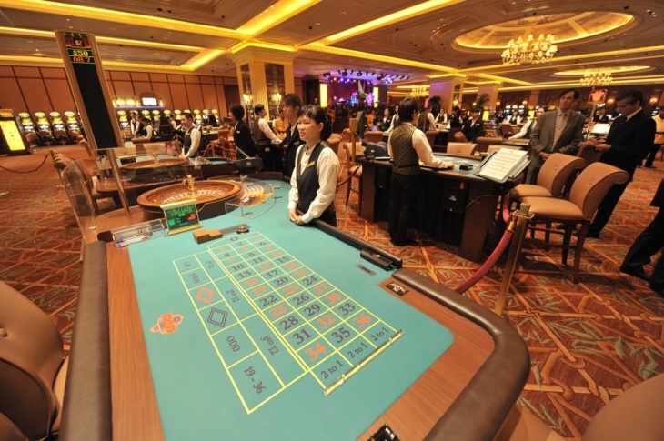 A croupier waits for customers at a tabl