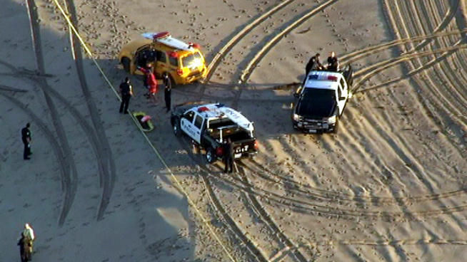 A man's body was found on the beach before sunrise on the beach in Santa Monica, a few blocks from Venice.