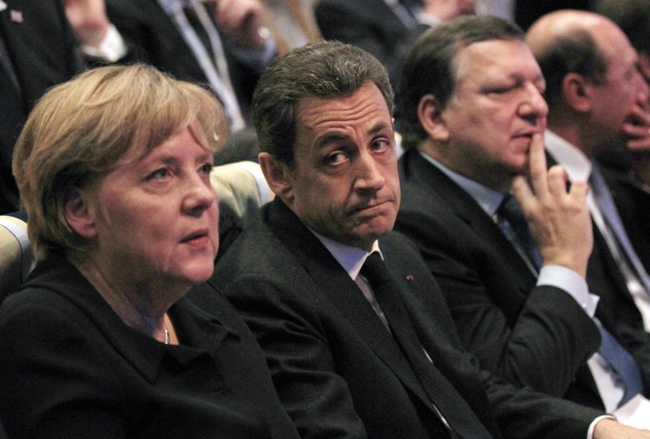 France's President Nicolas Sarkozy (C) s