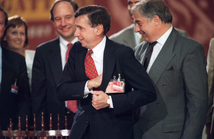 US Trade representative Mickey Kantor (C