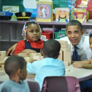 US President Barack Obama chats with stu