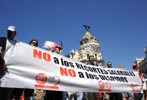 Government employees demonstrate against