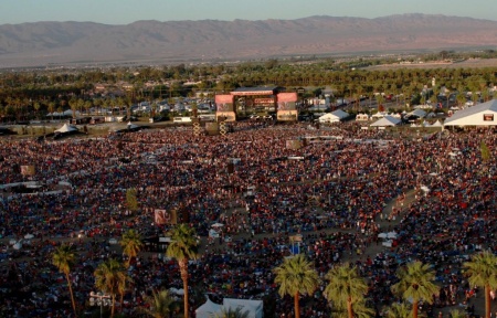 Stagecoach crowd