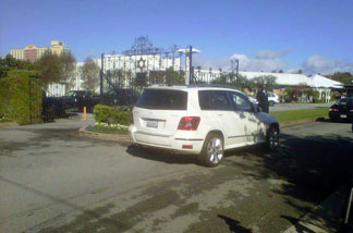Vehicle arrives at Ronni Chasen funeral