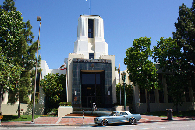 Glendale's city council has decided to pay a new consultant to try to fix ongoing problems with its water rate structure.