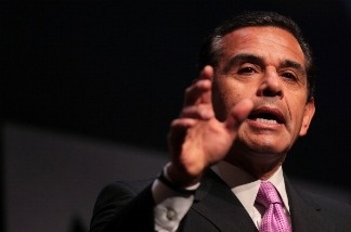 Los Angeles Mayor Antonio Villaraigosa will head out on a 10-day trip to Asia in attempt to raise foreign interest in doing business in the city.