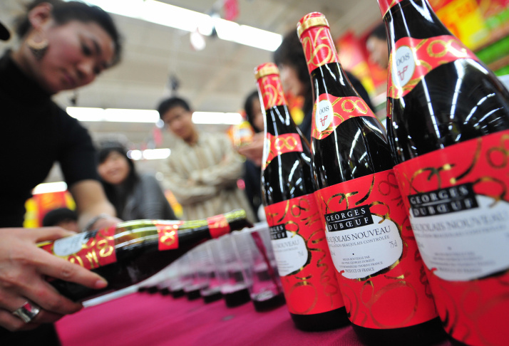A bartender serves Chinese wine connoiss