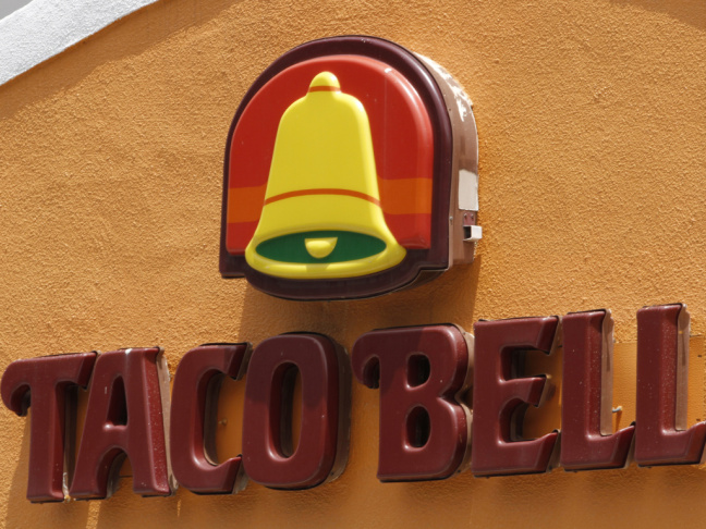A Taco Bell sign