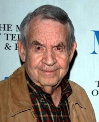 Actor Tom Bosley attends the 'Happy Days' 30th Anniversary Reunion at the Museum of Television and Radio on January 27, 2005 in Beverly Hills, California.