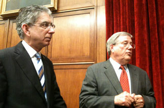Phil Angelides and former California congressman Bill Thomas, a fellow Financial Crisis Inquiry Commission member