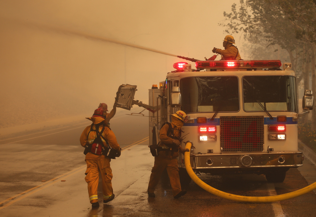 Etiwanda Fire 2,190 acres burned near Rancho Cucamonga; fire 67