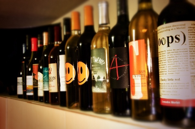 Should all wine bottles have an ingredients label?