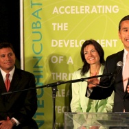 Mayor Villaraigosa praises Los Angeles’ new Cleantech Incubator.