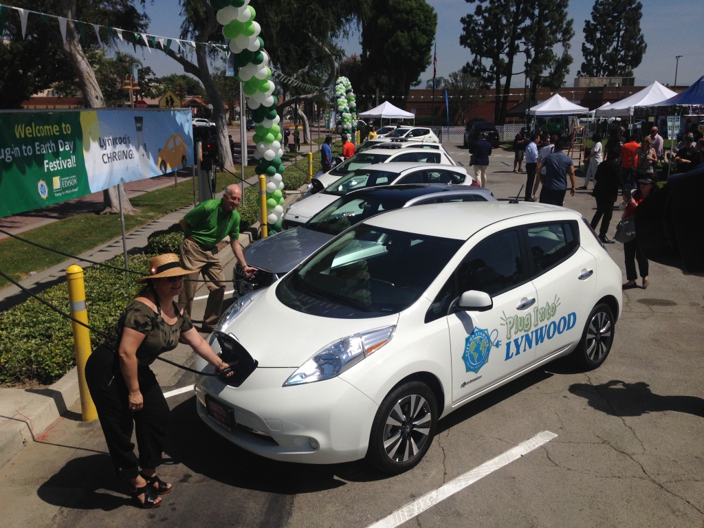 Charging Station Goes On Line In Lynwood Earth Day 89 3 Kpcc Lynwood Mayor Maria Santillan Beas And Socal Edison President Ron Nichols At The Opening Of