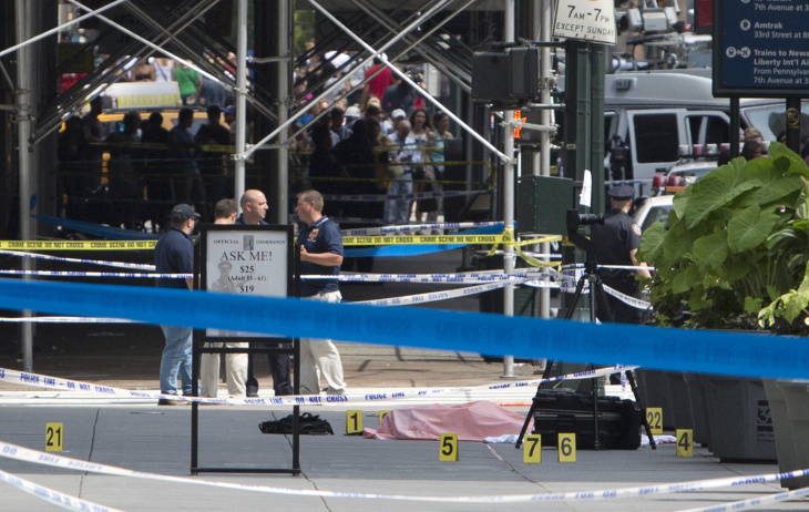 11 Shot, One Killed In Shooting By NYC's Empire State Building