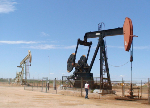 TO GO WITH AFP STORY: Commodities-oil-en