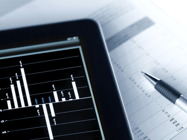Several Silicon Valley entrepreneurs are developing services that manage consumers' investment portfolios with algorithms rather than people.