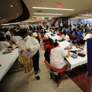 Thousands Attend Free Temporary Health Clinic In Los Angeles