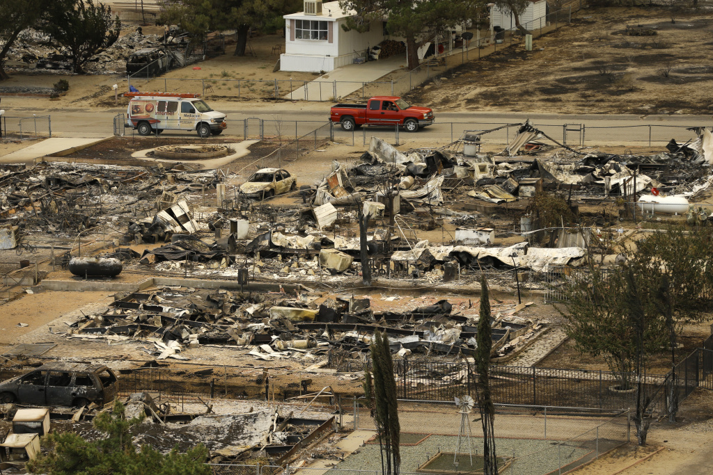 Slideshow Erskine Fire 2 killed in fire identified; some residents can return home 89.3 KPCC
