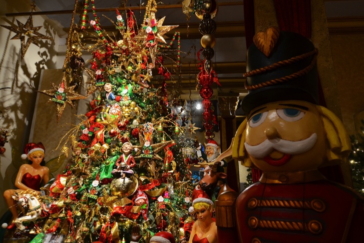 christmas creep holiday arrives before halloween at some christmas creep holiday arrives before halloween at some