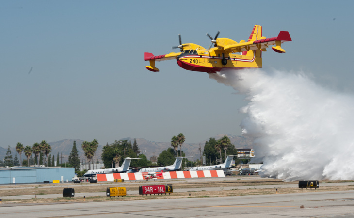 Bombardier CL-415 Super Scooper