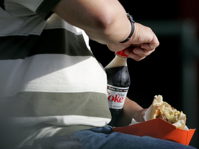 Ditching sugar-sweetened drinks in favor of diet ones shaves the empty calories. But it doesn't help if you make up for those calories on your plate.